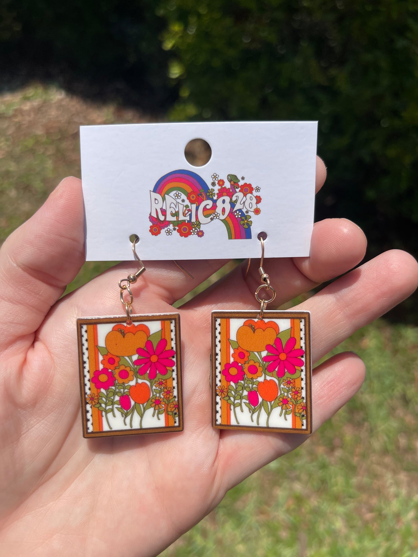 Nana’s Retro Flower Wall Art Earrings