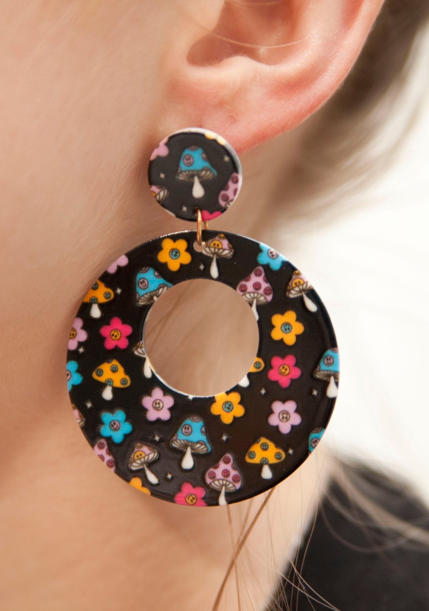 70s Black Chunky Flower and Shroom Hoop Earrings - Relic828