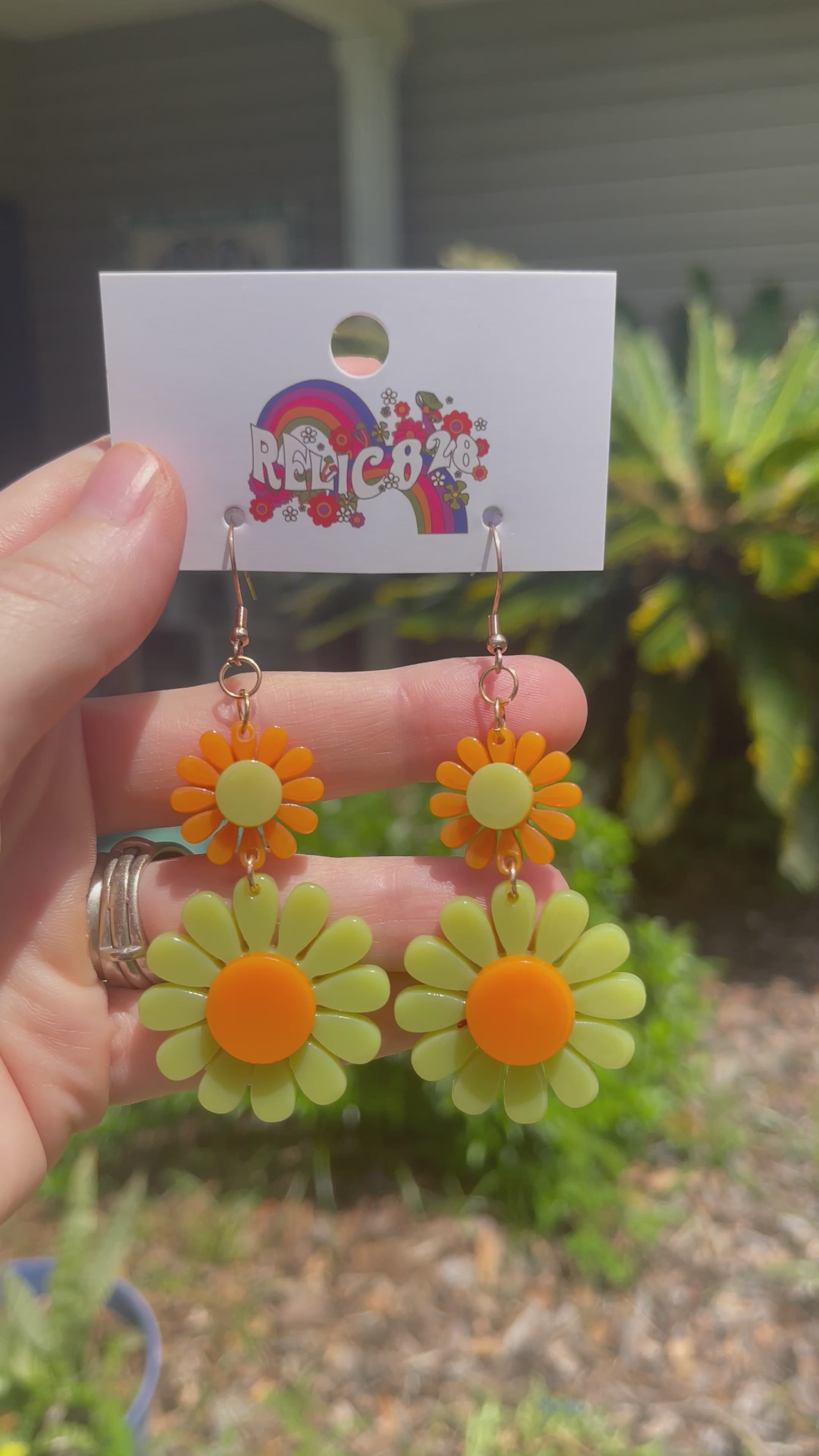 60s Vintage acrylic clear green flower earrings - Shop panic