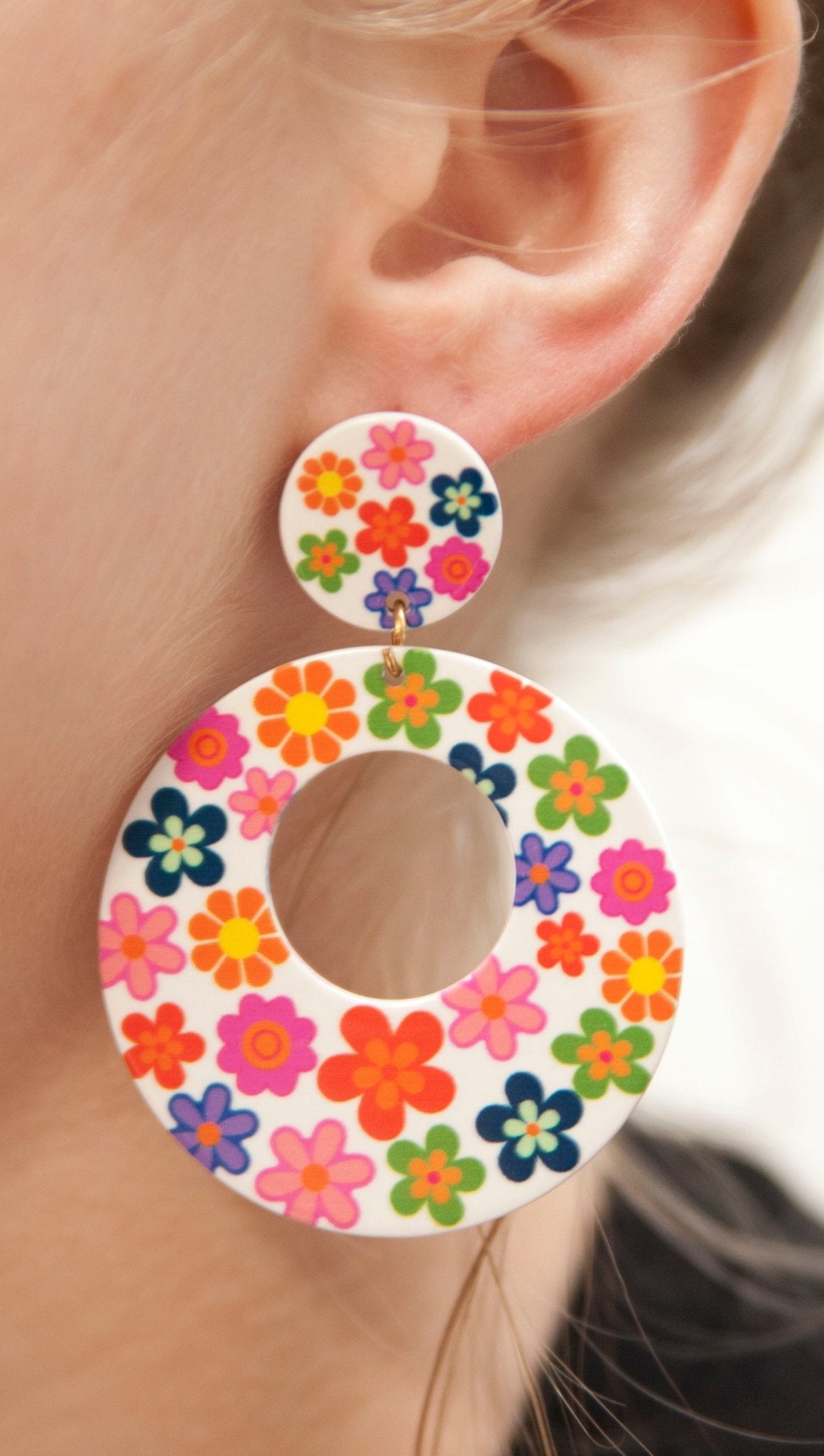 60s Chunky Flower Hoop Earrings - Relic828