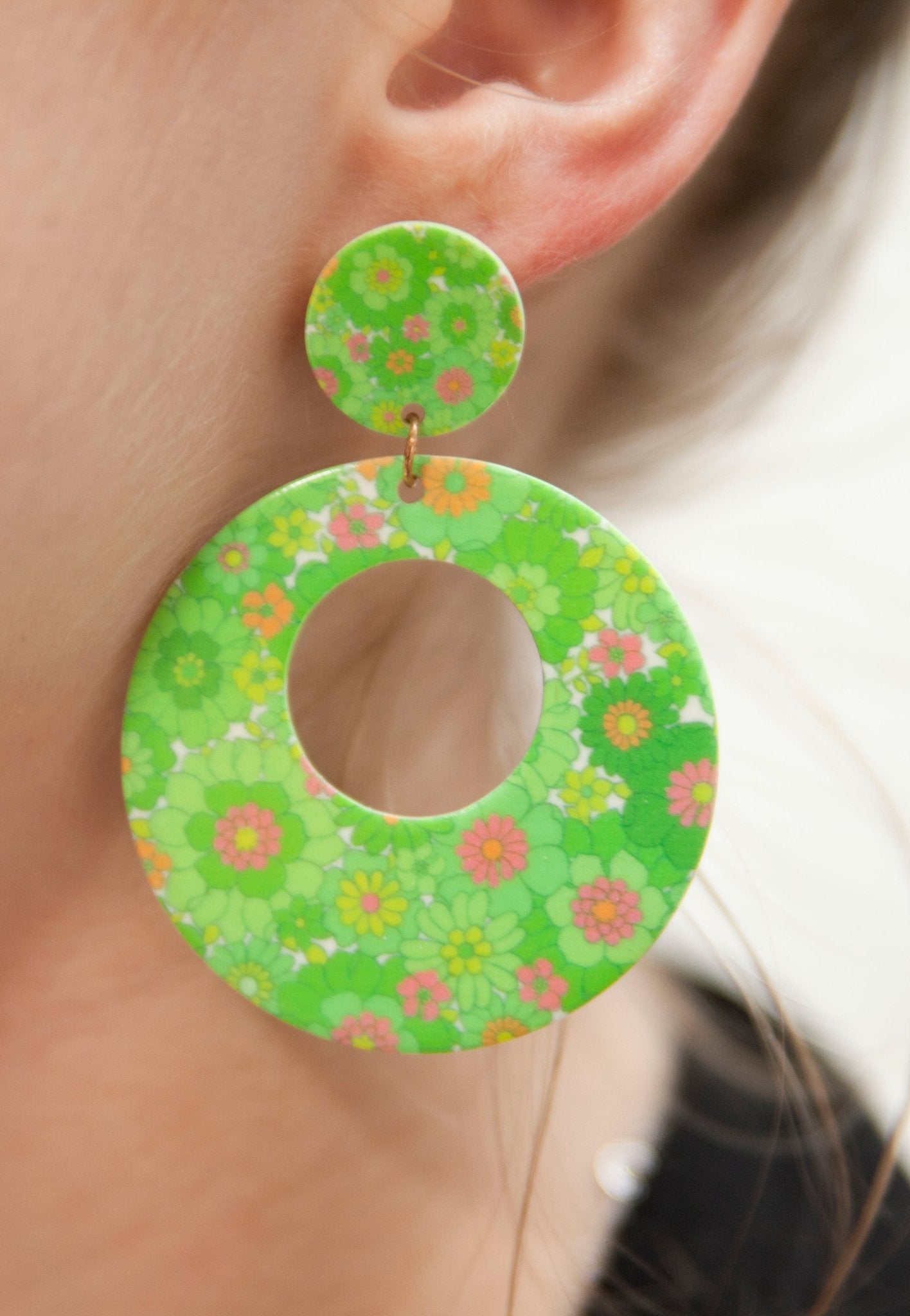 60s Green Color Pop Flower Chunky Hoop Earrings - Relic828