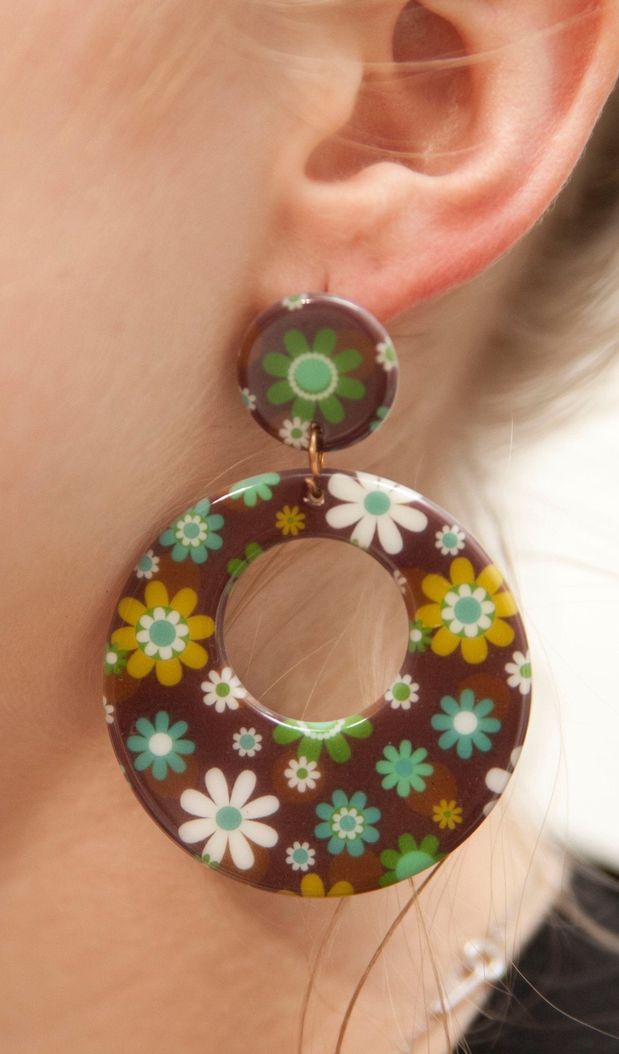 70s Brown Chunky Blue & Green Flower Hoop Earrings - Relic828