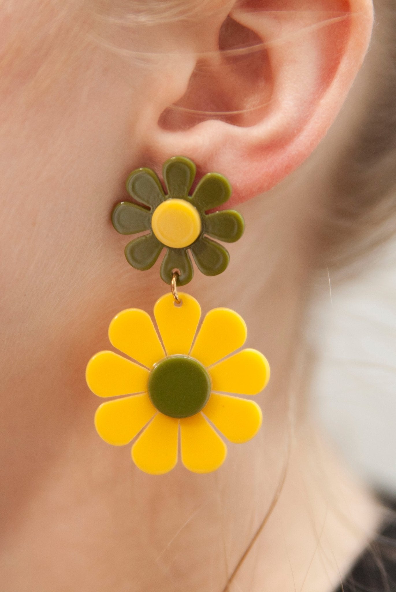 70s Yellow and Green Flower Power Earrings - Relic828